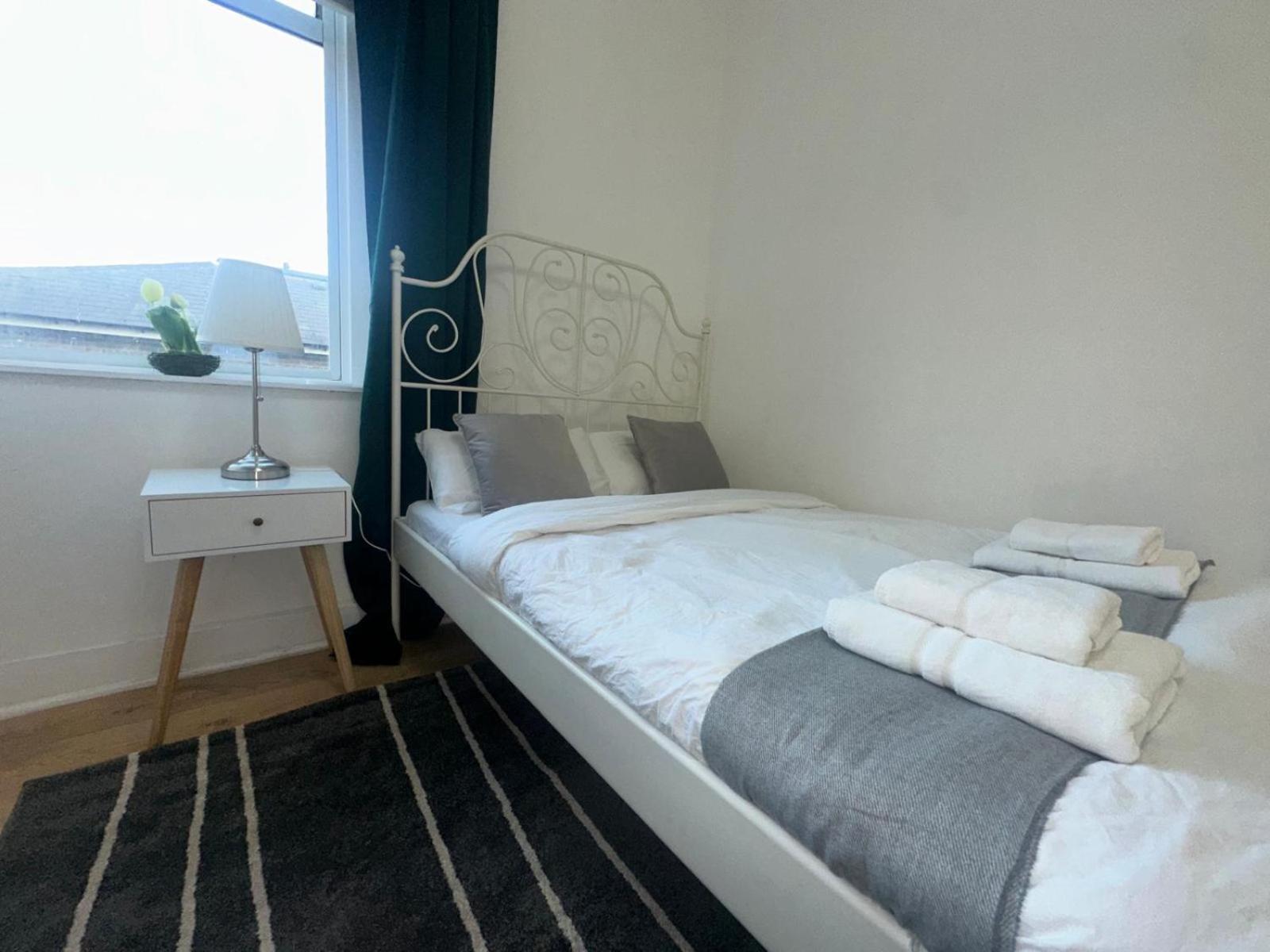 First Floor One Bed Apartment In Central West London Bagian luar foto